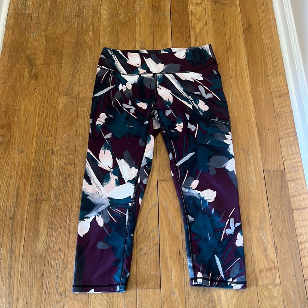 Like New fabletics capris size small